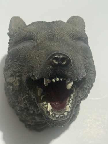Wolf head laughing sculpture - head,