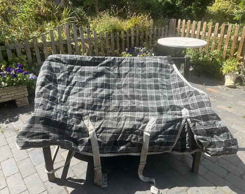 Grey checked medium weight - checked,
