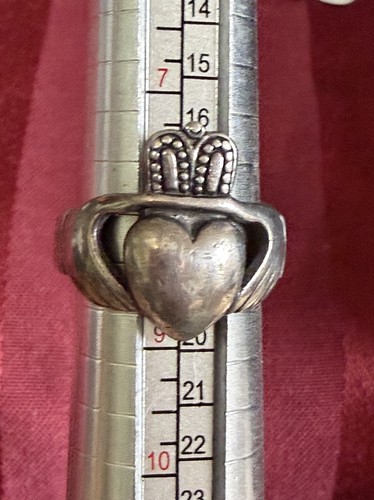 Vtg claddagh ring sterling - claddagh,