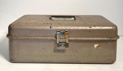 Vintage metal fishing tackle - metal,