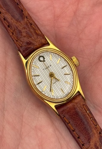 1986 vintage timex women s - vintage, q