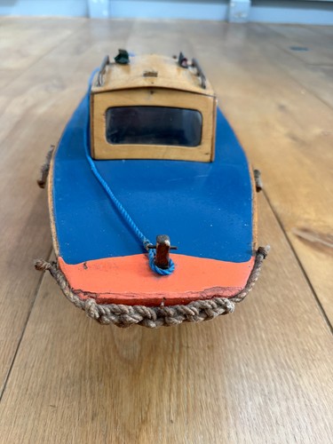 Vintage model cabin cruiser - cabin,