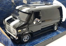 Highway 61 1/16 Scale 50173 - 1974 Chevrolet Custom Van - Black/White Stripes