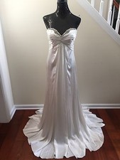 ROSES BY REEM ACRA Sweet Pea a sweeping crystal beaded trim 100% Silk Gown $3995