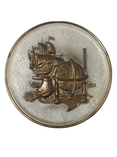 Vintage embossed round brass - round,