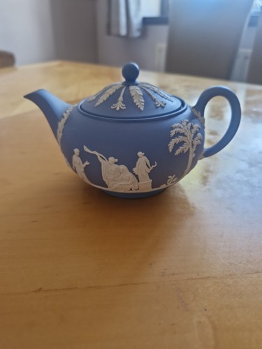 Lovely antique wedgwood jasper - lovely,