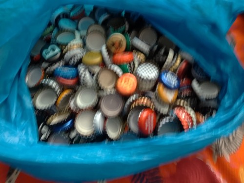 700 mixed bottle tops - mixed,