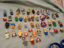 30 Lego Minifigures Plus 5 Kg Loose Lego Lot