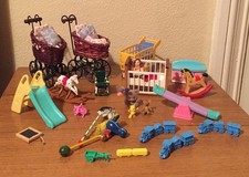 Vintage Dolls House Baby Room