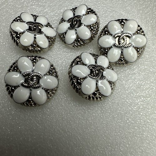 Silver chanel buttons 20mm - 5,