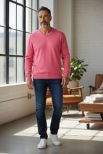 Men’s Balmoral Scottish 100% Lambswool Pink V Neck Long Sleeved Sweater Size L