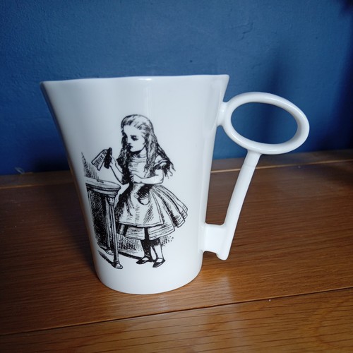 Mad hatters tea party bone - tea,