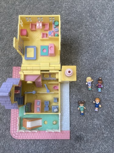Polly pocket school house - pocket,