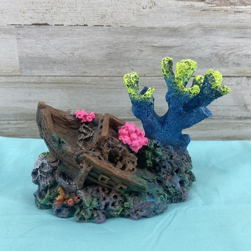 Aquarium shipwreck decoration - aquarium,