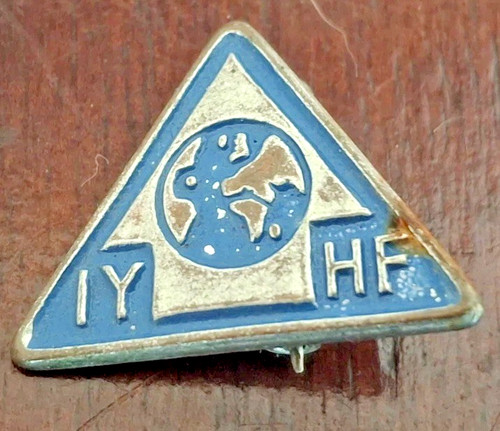 Iyhf enamel badge triangle - badge,