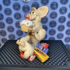 Vintage Piggin' Munchies