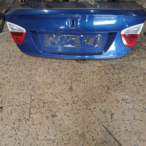 Mans blue e90 boot - le, lid