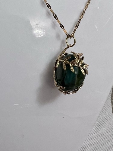 Gold tone chain - gold, necklace