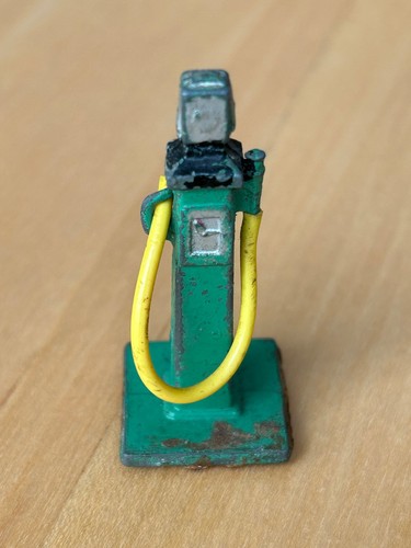 Dinky bowser petrol - no,