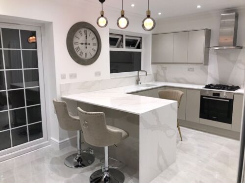 Calacatta gold quartz kitchen - gold,