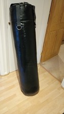 4 ft heavy duty punchbag / kickbag complete with wall bracket