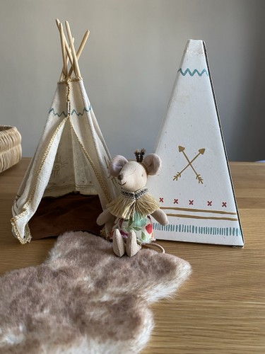 Maileg tipi with little sister - with,