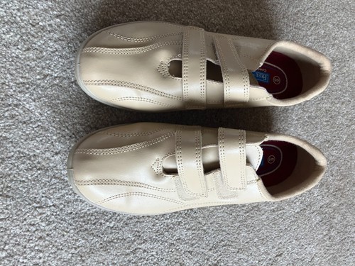 Ladies beige light brown shoes - brown,