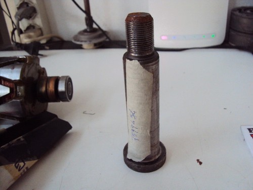 Rear hub pin - hub,