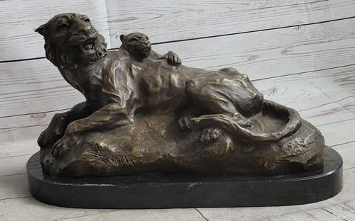 African lion family statue - family,