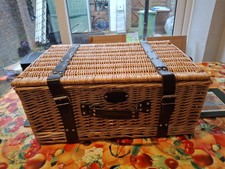 PREMIUM WICKER PICNIC HAMPER 