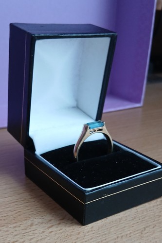 9ct yellow gold - yellow, blue