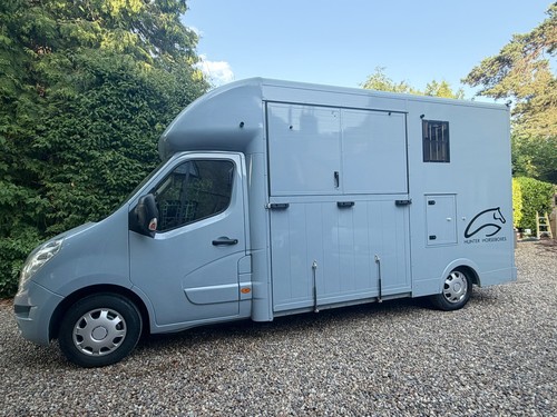 Renault master horsebox - 3.5t,