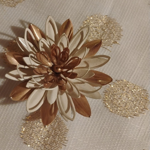 Flower brooch pin - flower, tone