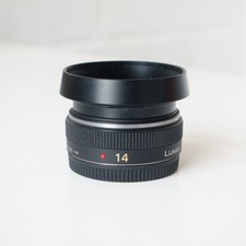 Panasonic Lumix G 14mm F/2.5 Aspherical AF Lens with hood - excellent condition