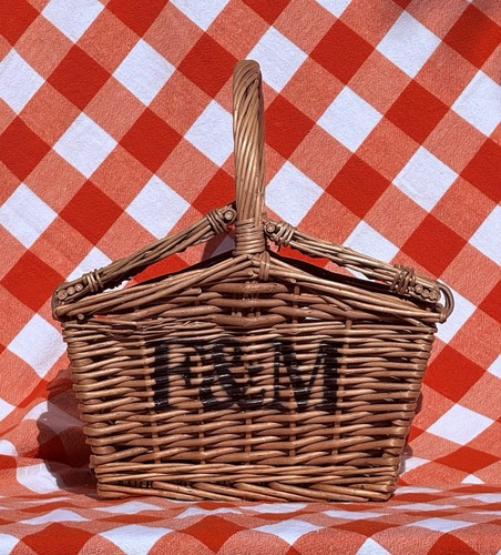 Fortnum and mason m - and,
