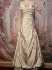 Alfred Sung Wedding Dress