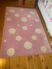 A lovely Aspace rug & beanbag for a girl's room - beautiful condition