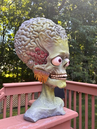 Mars attacks resin bust - resin,