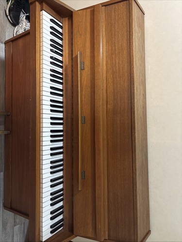 Brown eavestaff piano made - brown,