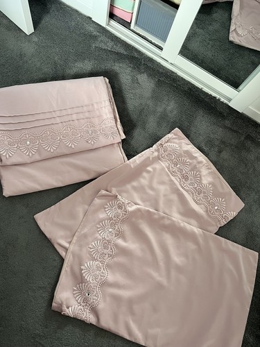 Double satin lace gem - double,