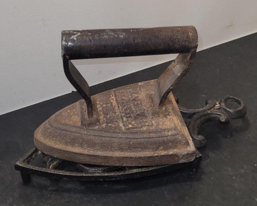 Vintage cast iron flat - cast,