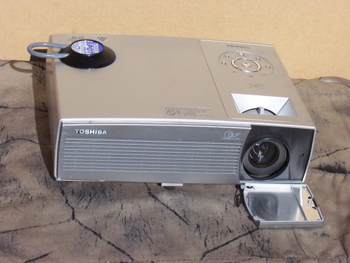 Toshiba tdp t100 - lcd, projector