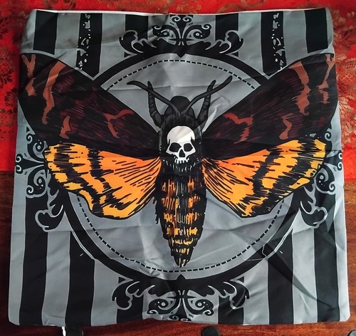 Death head moth stripe - &,