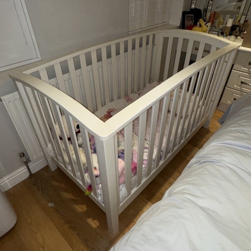 Mamas papas cot bed - &,