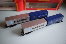 Rake of 2 x Hornby R387 Bogie Flat Wagons ea with two 30ft containers, boxed
