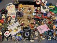 JOB LOT PIN BADGES + badges x