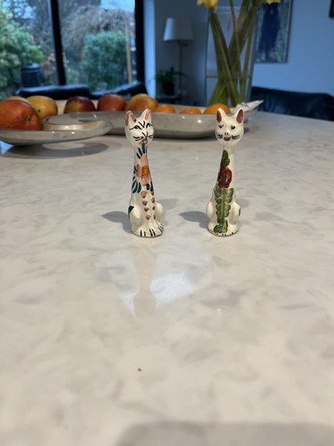 Pair vintage hand - of, painted