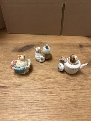 Three cat figurines - ., peter