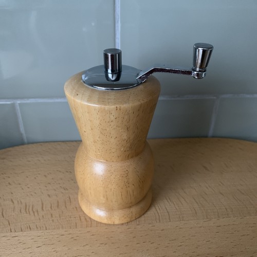Wooden hand top crank - hand,
