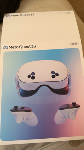 Meta quest headset - meta, vr